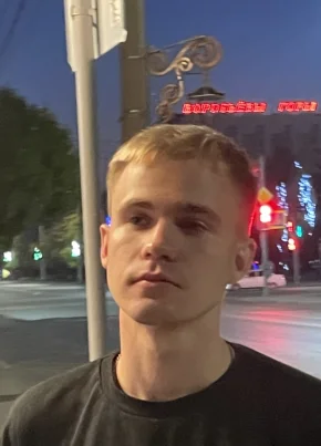 Андрей, 20, Курган