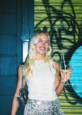Карина, 30, Нижневартовск