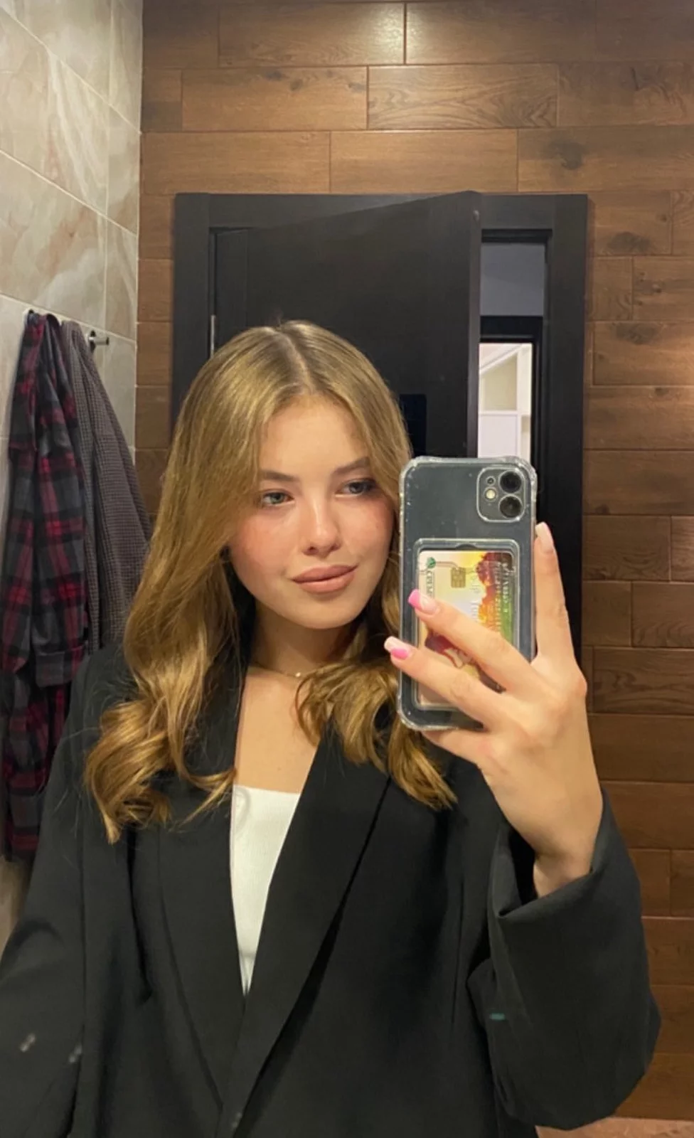 Аня, 22, Красноярск