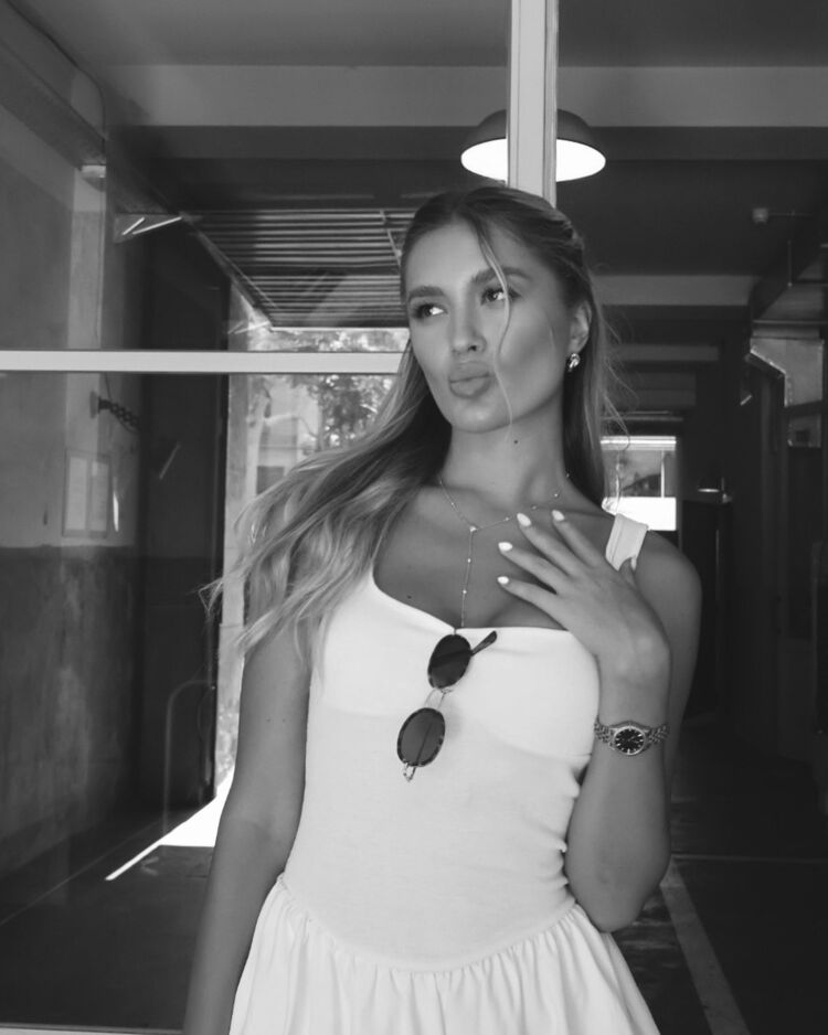 Арина, 27, Брянск