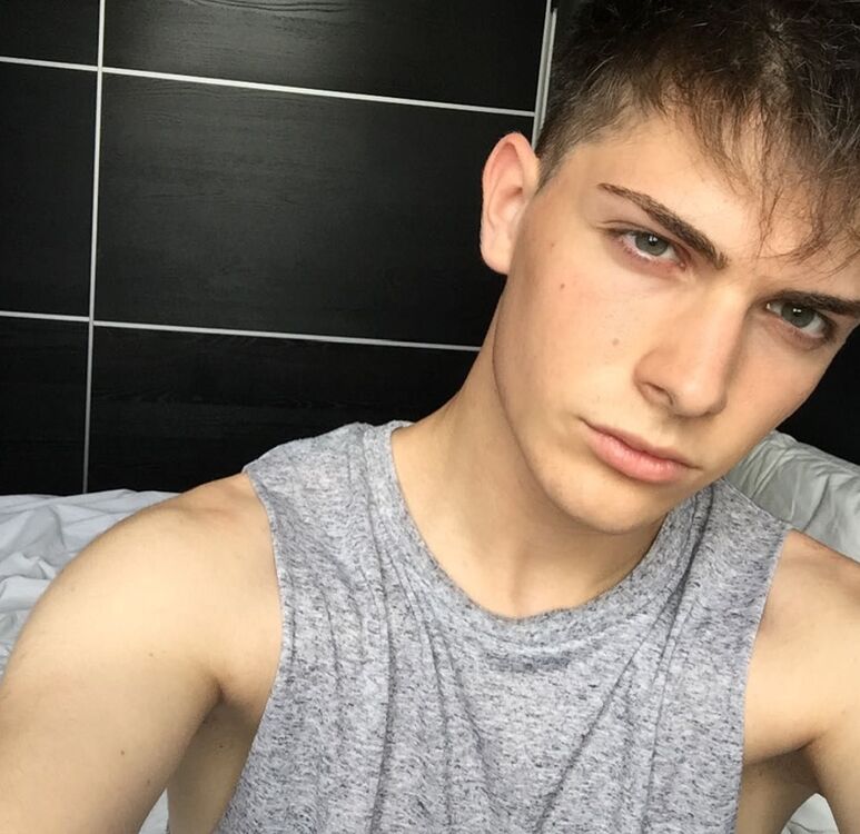 Артем, 21, Чита